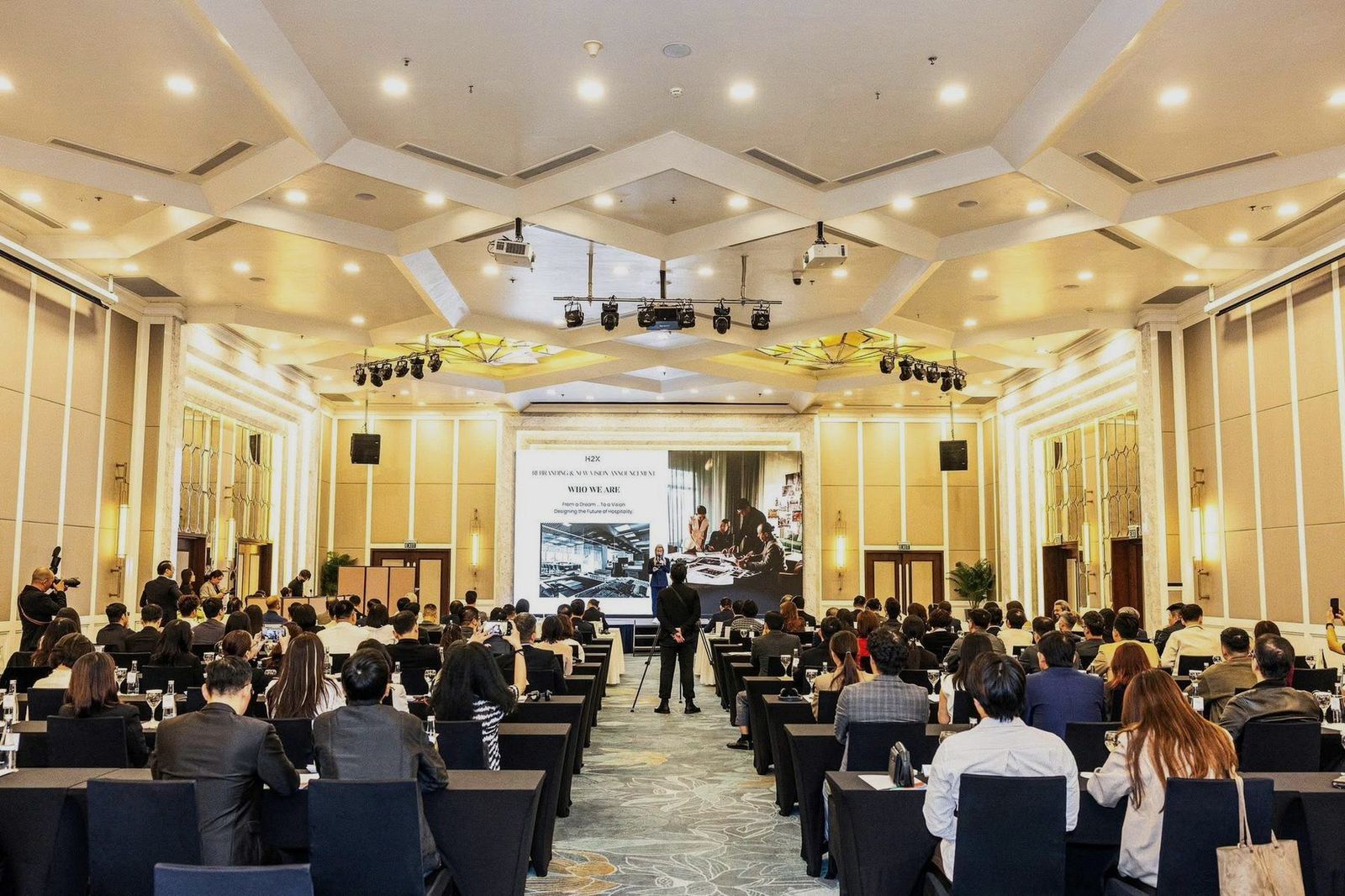 The full room at H2X Summit 2025